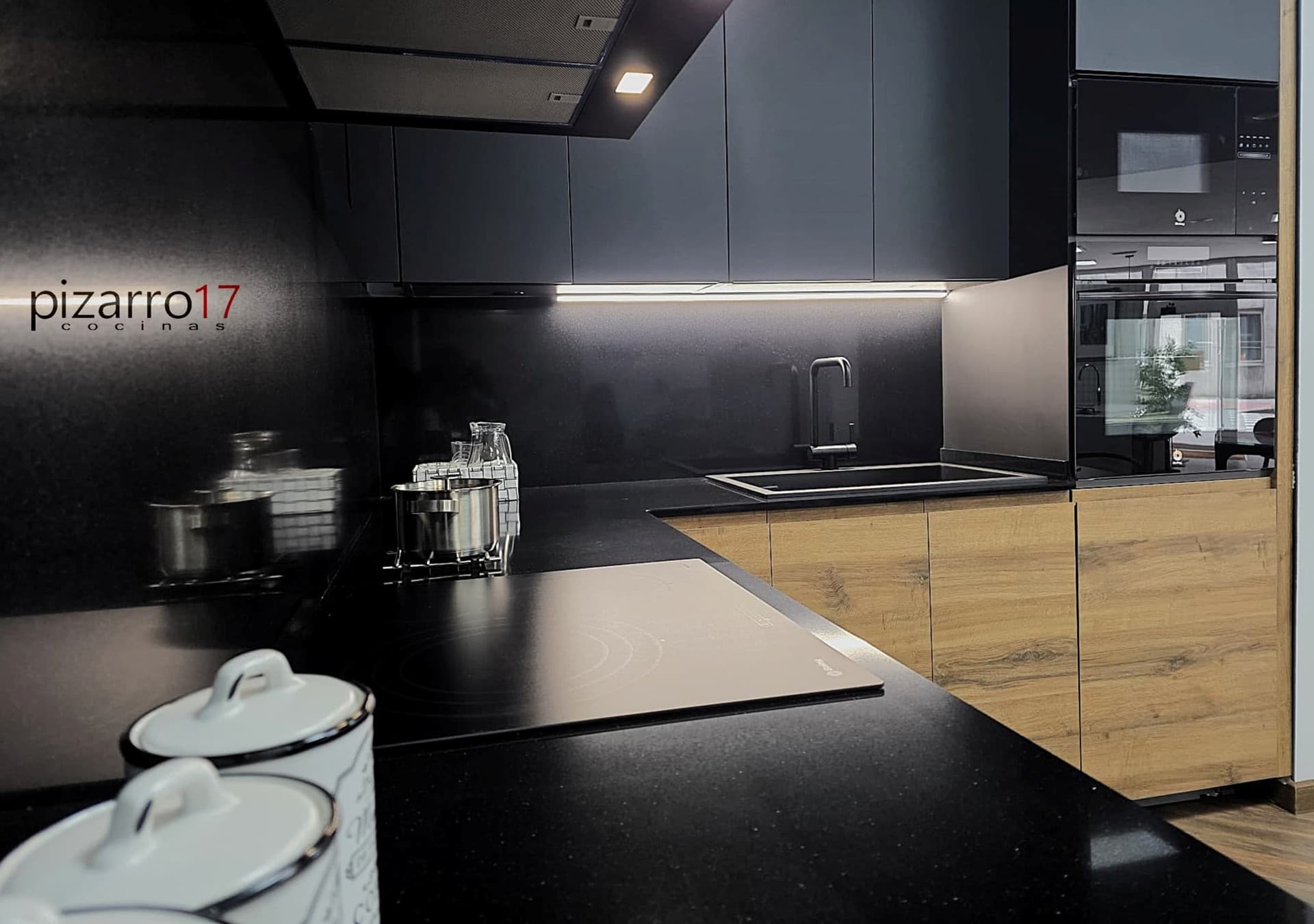 Diseño de cocina moderna por Pizarro 17 en Vigo
